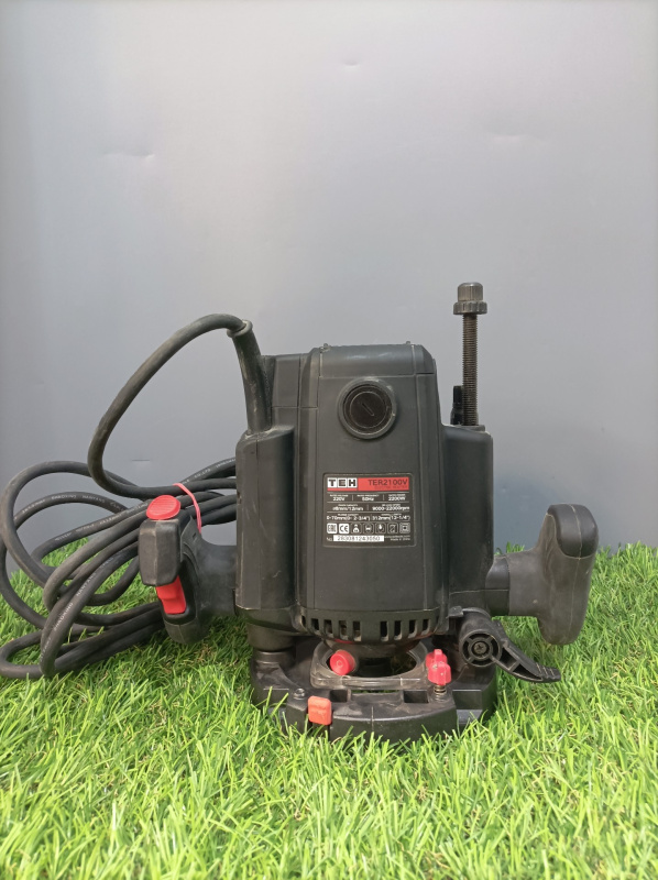 Фрезер TEH TER2100V