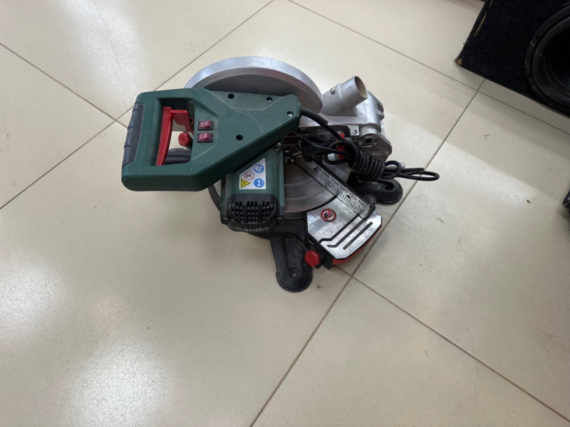 Торцовочная пила Metabo ms216