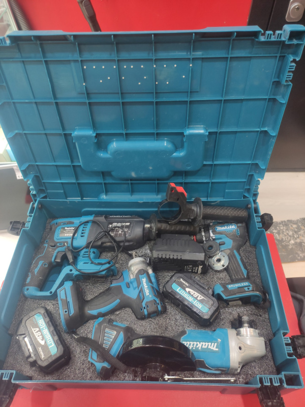 Набор электроинструмента Makita 4 в 1