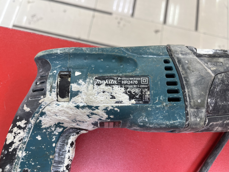 Перфоратор Makita hr2470
